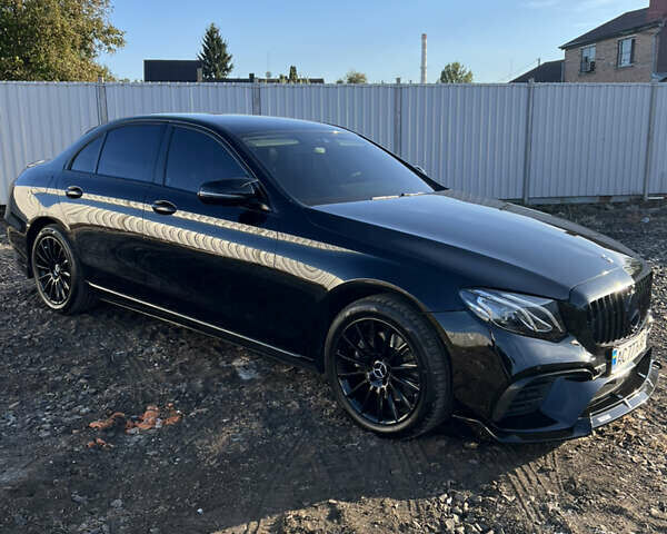 Чорний Мерседес Е-Клас, об'ємом двигуна 1.95 л та пробігом 240 тис. км за 33000 $, фото 1 на Automoto.ua