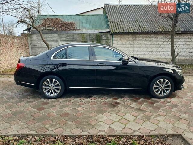 Черный Мерседес Е-Класс, объемом двигателя 1.95 л и пробегом 238 тыс. км за 33700 $, фото 2 на Automoto.ua