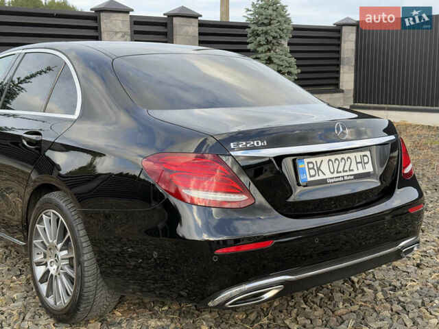 Черный Мерседес Е-Класс, объемом двигателя 2 л и пробегом 197 тыс. км за 29999 $, фото 7 на Automoto.ua