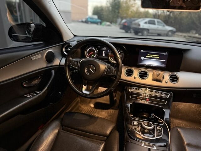 Мерседес Е-Класс 2017 в Ужгороде на Automoto.ua Черный Мерседес Е-Класс, объемом двигателя 2 л и пробегом 300 тыс. км за 16500 $, фото 5 на Automoto.ua