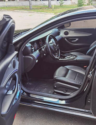 Чорний Мерседес Е-Клас, об'ємом двигуна 2 л та пробігом 220 тис. км за 19999 $, фото 3 на Automoto.ua