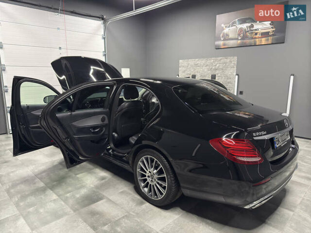 Черный Мерседес Е-Класс, объемом двигателя 2 л и пробегом 197 тыс. км за 29999 $, фото 66 на Automoto.ua