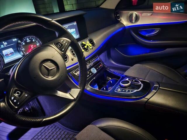 Черный Мерседес Е-Класс, объемом двигателя 1.95 л и пробегом 203 тыс. км за 28000 $, фото 18 на Automoto.ua