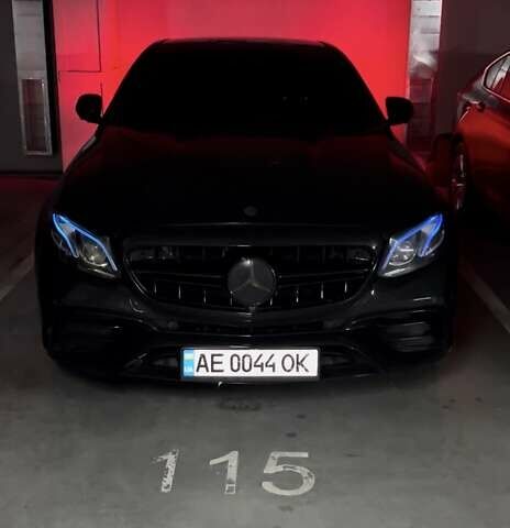 Черный Мерседес Е-Класс, объемом двигателя 1.99 л и пробегом 80 тыс. км за 39500 $, фото 2 на Automoto.ua