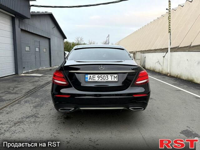 Черный Мерседес Е-Класс, объемом двигателя 2 л и пробегом 117 тыс. км за 33000 $, фото 5 на Automoto.ua