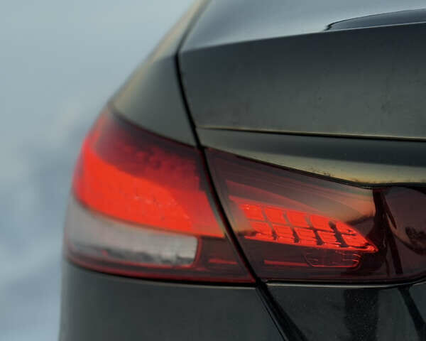 Чорний Мерседес Е-Клас, об'ємом двигуна 1.99 л та пробігом 124 тис. км за 32000 $, фото 9 на Automoto.ua