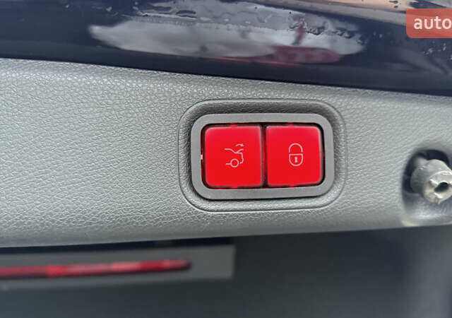 Черный Мерседес Е-Класс, объемом двигателя 2 л и пробегом 190 тыс. км за 26500 $, фото 31 на Automoto.ua