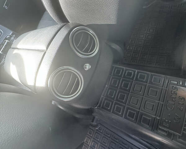 Мерседес Е-Класс 2017 в Коломые на Automoto.ua Черный Мерседес Е-Класс, объемом двигателя 1.95 л и пробегом 167 тыс. км за 28888 $, фото 26 на Automoto.ua