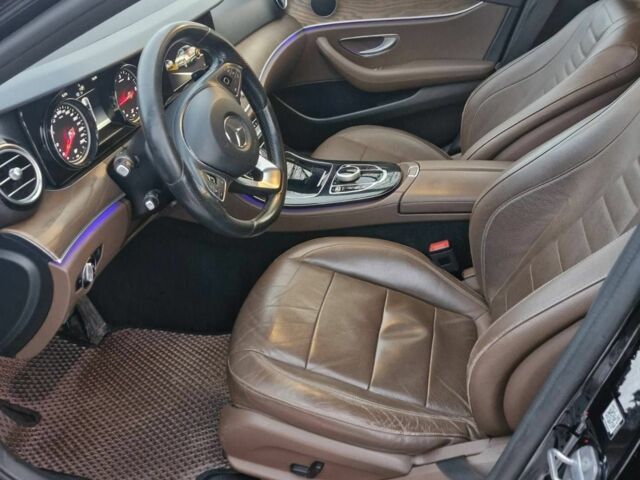 Черный Мерседес Е-Класс, объемом двигателя 2 л и пробегом 365 тыс. км за 22200 $, фото 4 на Automoto.ua