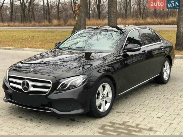 Черный Мерседес Е-Класс, объемом двигателя 1.9 л и пробегом 160 тыс. км за 32000 $, фото 1 на Automoto.ua