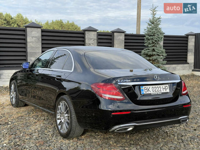 Черный Мерседес Е-Класс, объемом двигателя 2 л и пробегом 197 тыс. км за 29999 $, фото 9 на Automoto.ua