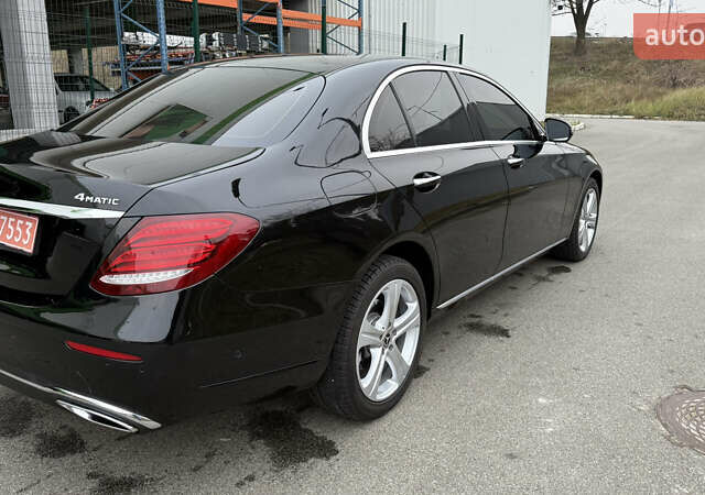 Черный Мерседес Е-Класс, объемом двигателя 2 л и пробегом 190 тыс. км за 26500 $, фото 4 на Automoto.ua