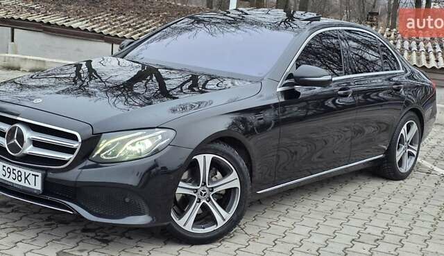 Чорний Мерседес Е-Клас, об'ємом двигуна 1.95 л та пробігом 225 тис. км за 26900 $, фото 1 на Automoto.ua