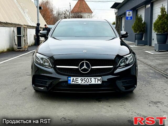 Черный Мерседес Е-Класс, объемом двигателя 2 л и пробегом 117 тыс. км за 33000 $, фото 1 на Automoto.ua