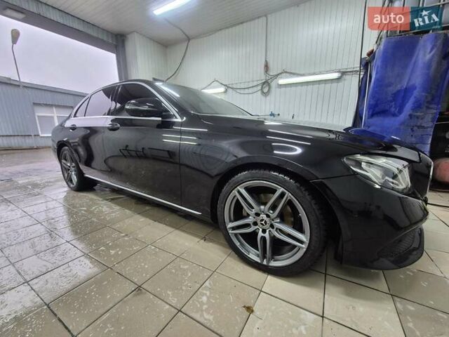 Черный Мерседес Е-Класс, объемом двигателя 1.95 л и пробегом 140 тыс. км за 35000 $, фото 5 на Automoto.ua