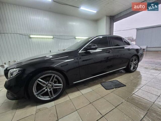 Черный Мерседес Е-Класс, объемом двигателя 1.95 л и пробегом 140 тыс. км за 35000 $, фото 2 на Automoto.ua