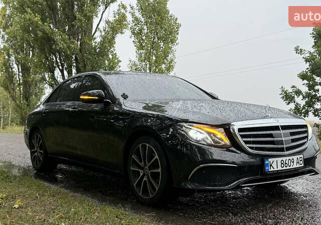 Мерседес Е-Клас 2017 у Києві на Automoto.ua Чорний Мерседес Е-Клас, об'ємом двигуна 1.95 л та пробігом 265 тис. км за 33200 $, фото 6 на Automoto.ua