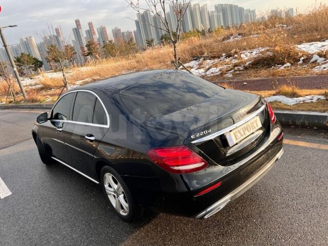 Чорний Мерседес Е-Клас, об'ємом двигуна 2 л та пробігом 94 тис. км за 19900 $, фото 2 на Automoto.ua