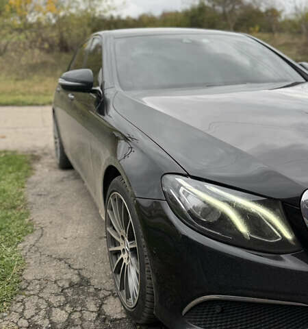 Мерседес Е-Клас 2017 у Києві на Automoto.ua Чорний Мерседес Е-Клас, об'ємом двигуна 1.95 л та пробігом 265 тис. км за 33200 $, фото 2 на Automoto.ua