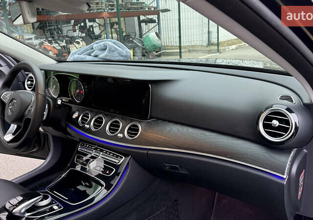 Черный Мерседес Е-Класс, объемом двигателя 2 л и пробегом 190 тыс. км за 26500 $, фото 17 на Automoto.ua