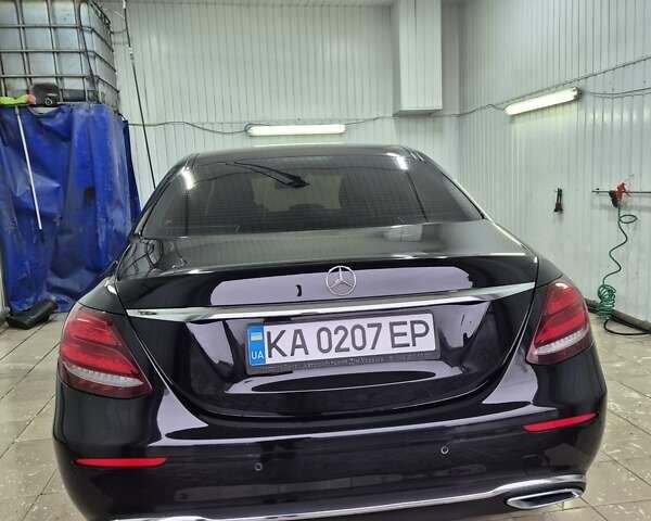 Черный Мерседес Е-Класс, объемом двигателя 1.95 л и пробегом 140 тыс. км за 35000 $, фото 1 на Automoto.ua