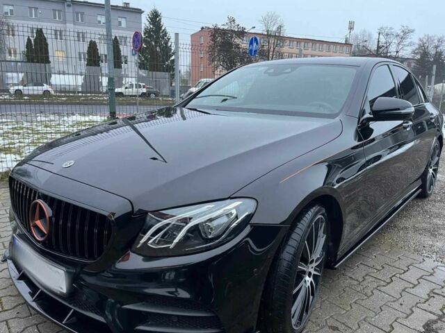 Черный Мерседес Е-Класс, объемом двигателя 0 л и пробегом 128 тыс. км за 25000 $, фото 1 на Automoto.ua