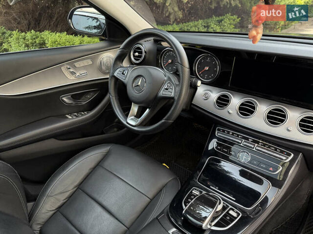 Мерседес Е-Класс 2017 в Тернополе на Automoto.ua Черный Мерседес Е-Класс, объемом двигателя 1.95 л и пробегом 160 тыс. км за 30000 $, фото 42 на Automoto.ua