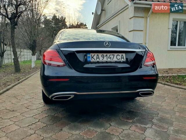 Черный Мерседес Е-Класс, объемом двигателя 1.95 л и пробегом 238 тыс. км за 33700 $, фото 5 на Automoto.ua