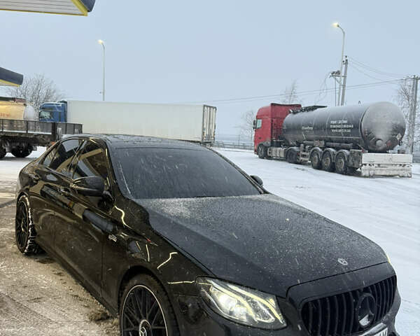 Черный Мерседес Е-Класс, объемом двигателя 3 л и пробегом 150 тыс. км за 42999 $, фото 1 на Automoto.ua