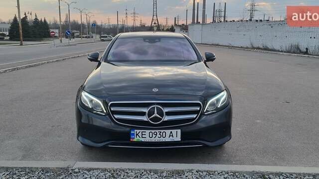 Черный Мерседес Е-Класс, объемом двигателя 1.95 л и пробегом 160 тыс. км за 31990 $, фото 4 на Automoto.ua