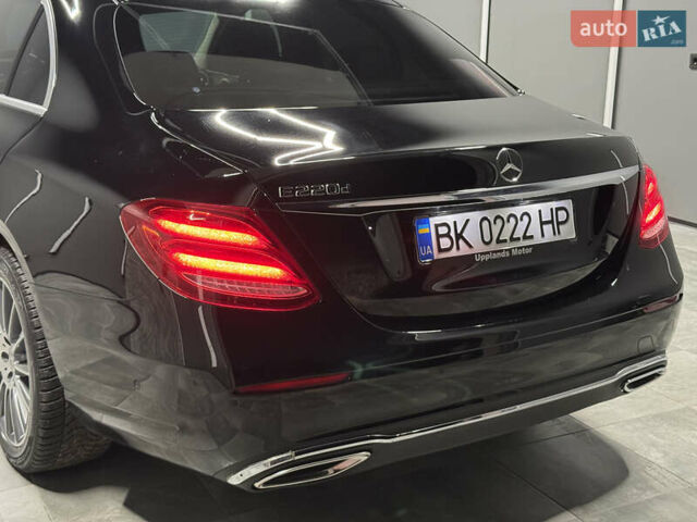 Черный Мерседес Е-Класс, объемом двигателя 2 л и пробегом 197 тыс. км за 29999 $, фото 17 на Automoto.ua