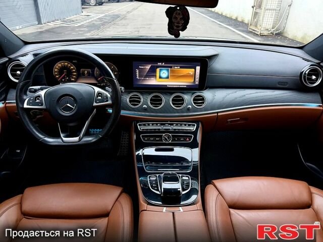 Черный Мерседес Е-Класс, объемом двигателя 2 л и пробегом 117 тыс. км за 33000 $, фото 7 на Automoto.ua