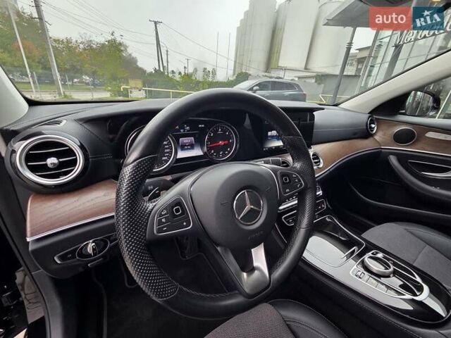 Черный Мерседес Е-Класс, объемом двигателя 1.95 л и пробегом 28 тыс. км за 37000 $, фото 19 на Automoto.ua