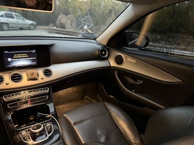 Мерседес Е-Класс 2017 в Ужгороде на Automoto.ua Черный Мерседес Е-Класс, объемом двигателя 2 л и пробегом 300 тыс. км за 16500 $, фото 6 на Automoto.ua