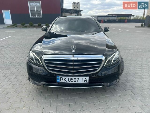 Чорний Мерседес Е-Клас, об'ємом двигуна 1.95 л та пробігом 360 тис. км за 27000 $, фото 1 на Automoto.ua