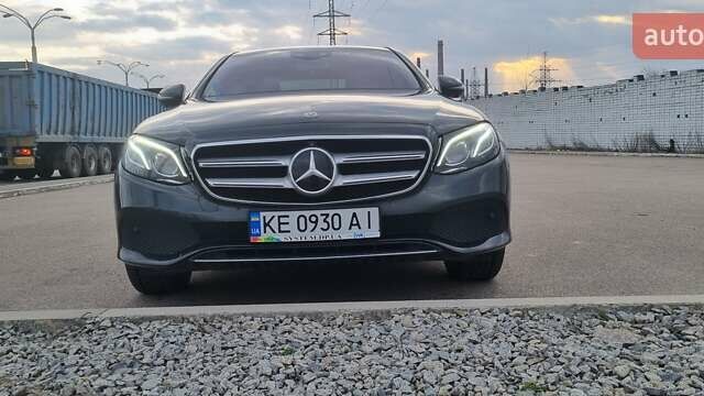 Черный Мерседес Е-Класс, объемом двигателя 1.95 л и пробегом 160 тыс. км за 31990 $, фото 12 на Automoto.ua