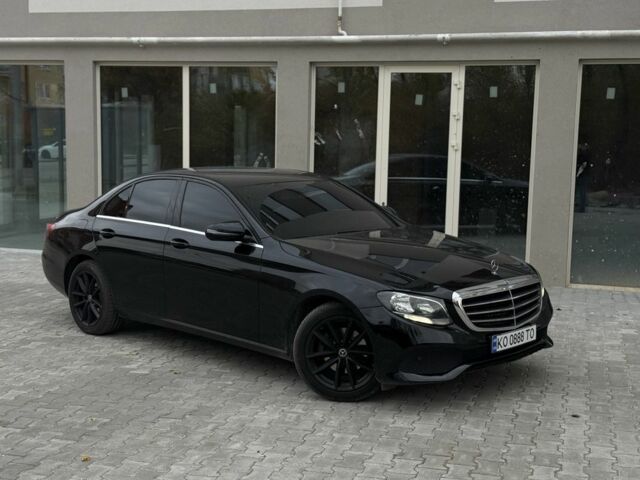 Мерседес Е-Класс 2017 в Ужгороде на Automoto.ua Черный Мерседес Е-Класс, объемом двигателя 2 л и пробегом 300 тыс. км за 16500 $, фото 1 на Automoto.ua