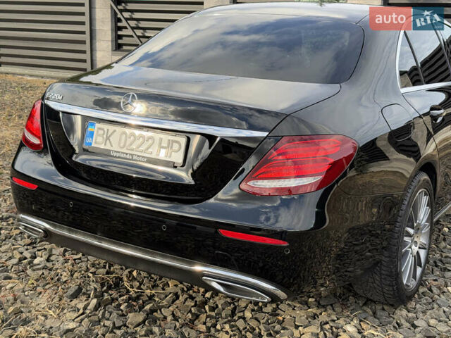 Черный Мерседес Е-Класс, объемом двигателя 2 л и пробегом 197 тыс. км за 29999 $, фото 8 на Automoto.ua