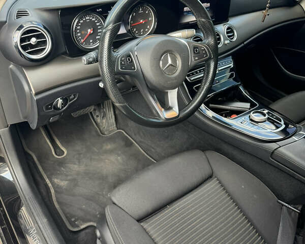 Чорний Мерседес Е-Клас, об'ємом двигуна 2 л та пробігом 216 тис. км за 27000 $, фото 9 на Automoto.ua