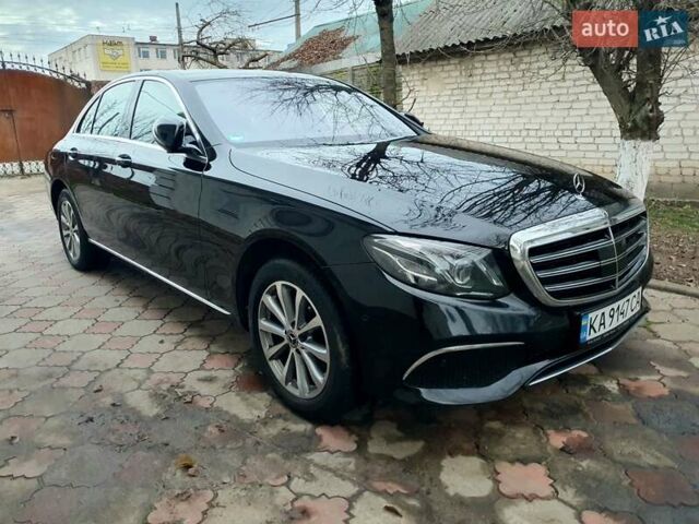 Черный Мерседес Е-Класс, объемом двигателя 1.95 л и пробегом 238 тыс. км за 33700 $, фото 3 на Automoto.ua