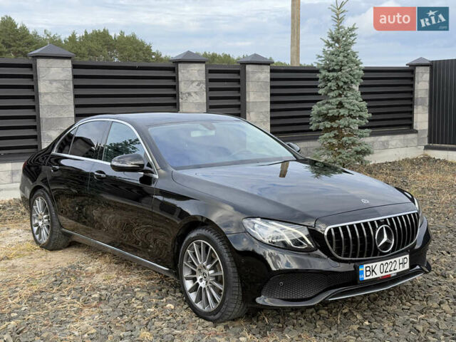 Черный Мерседес Е-Класс, объемом двигателя 2 л и пробегом 197 тыс. км за 29999 $, фото 3 на Automoto.ua
