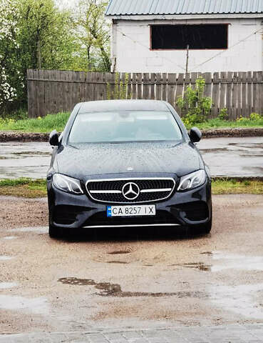Чорний Мерседес Е-Клас, об'ємом двигуна 2 л та пробігом 220 тис. км за 19999 $, фото 1 на Automoto.ua