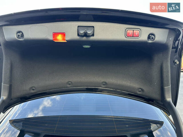 Черный Мерседес Е-Класс, объемом двигателя 1.99 л и пробегом 140 тыс. км за 24900 $, фото 12 на Automoto.ua