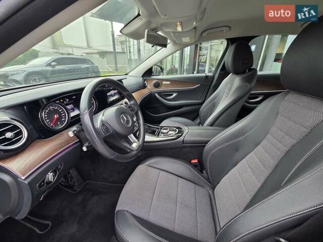 Черный Мерседес Е-Класс, объемом двигателя 1.95 л и пробегом 28 тыс. км за 37000 $, фото 13 на Automoto.ua