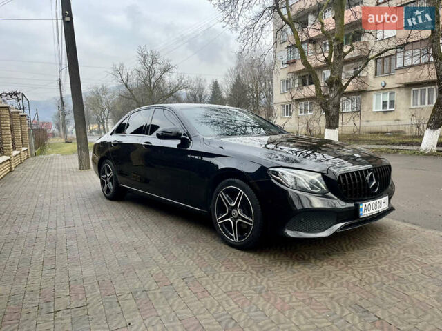 Черный Мерседес Е-Класс, объемом двигателя 2 л и пробегом 220 тыс. км за 27000 $, фото 5 на Automoto.ua