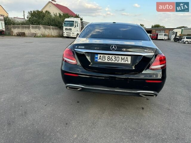 Черный Мерседес Е-Класс, объемом двигателя 1.99 л и пробегом 149 тыс. км за 23100 $, фото 4 на Automoto.ua