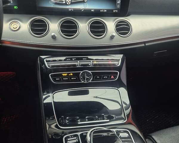 Черный Мерседес Е-Класс, объемом двигателя 1.95 л и пробегом 140 тыс. км за 35000 $, фото 19 на Automoto.ua