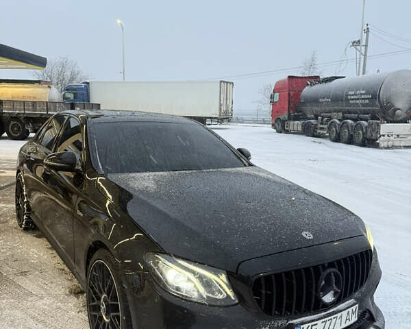 Черный Мерседес Е-Класс, объемом двигателя 3 л и пробегом 150 тыс. км за 42999 $, фото 2 на Automoto.ua