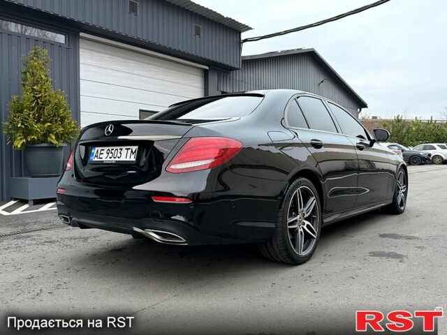 Черный Мерседес Е-Класс, объемом двигателя 2 л и пробегом 117 тыс. км за 33000 $, фото 6 на Automoto.ua