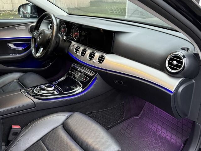 Черный Мерседес Е-Класс, объемом двигателя 2 л и пробегом 220 тыс. км за 18000 $, фото 15 на Automoto.ua